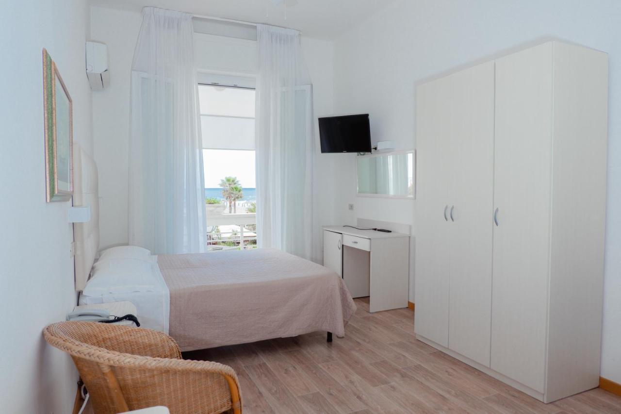 Hotel Lungomare Каттоліка Екстер'єр фото