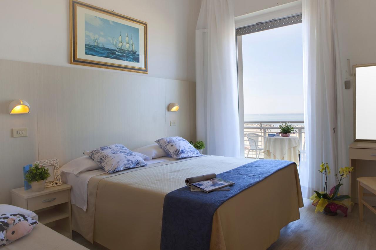 Hotel Lungomare Каттоліка Екстер'єр фото