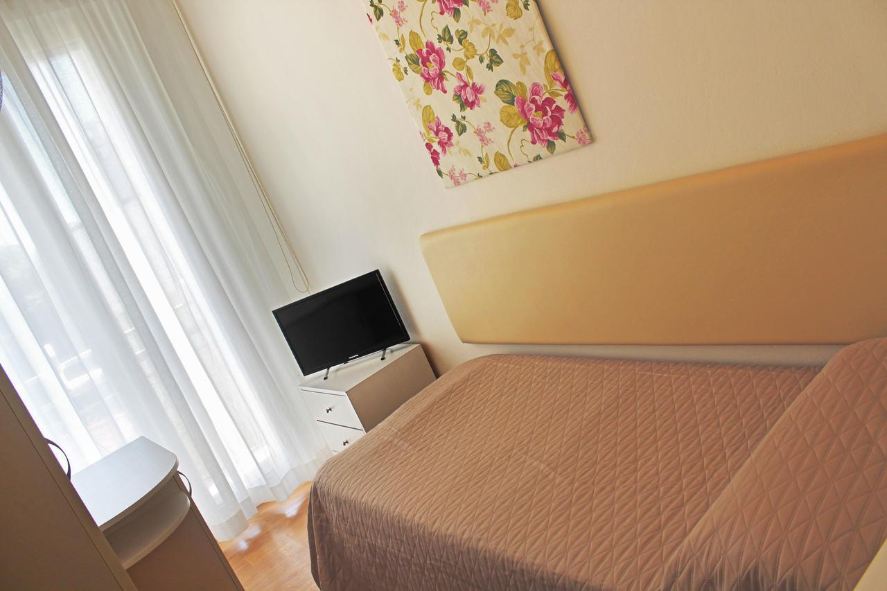 Hotel Lungomare Каттоліка Екстер'єр фото