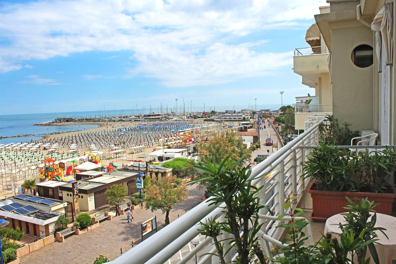 Hotel Lungomare Каттоліка Екстер'єр фото