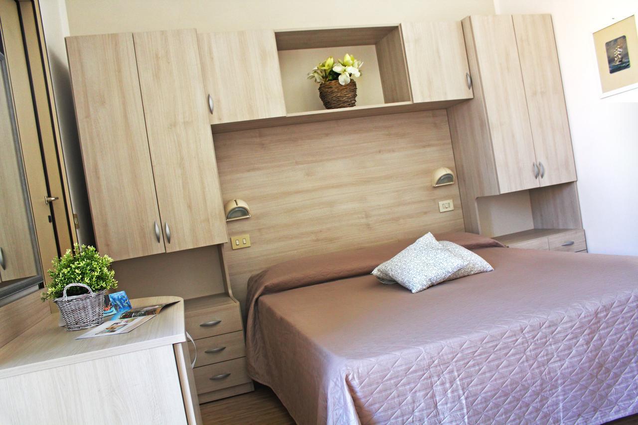 Hotel Lungomare Каттоліка Екстер'єр фото