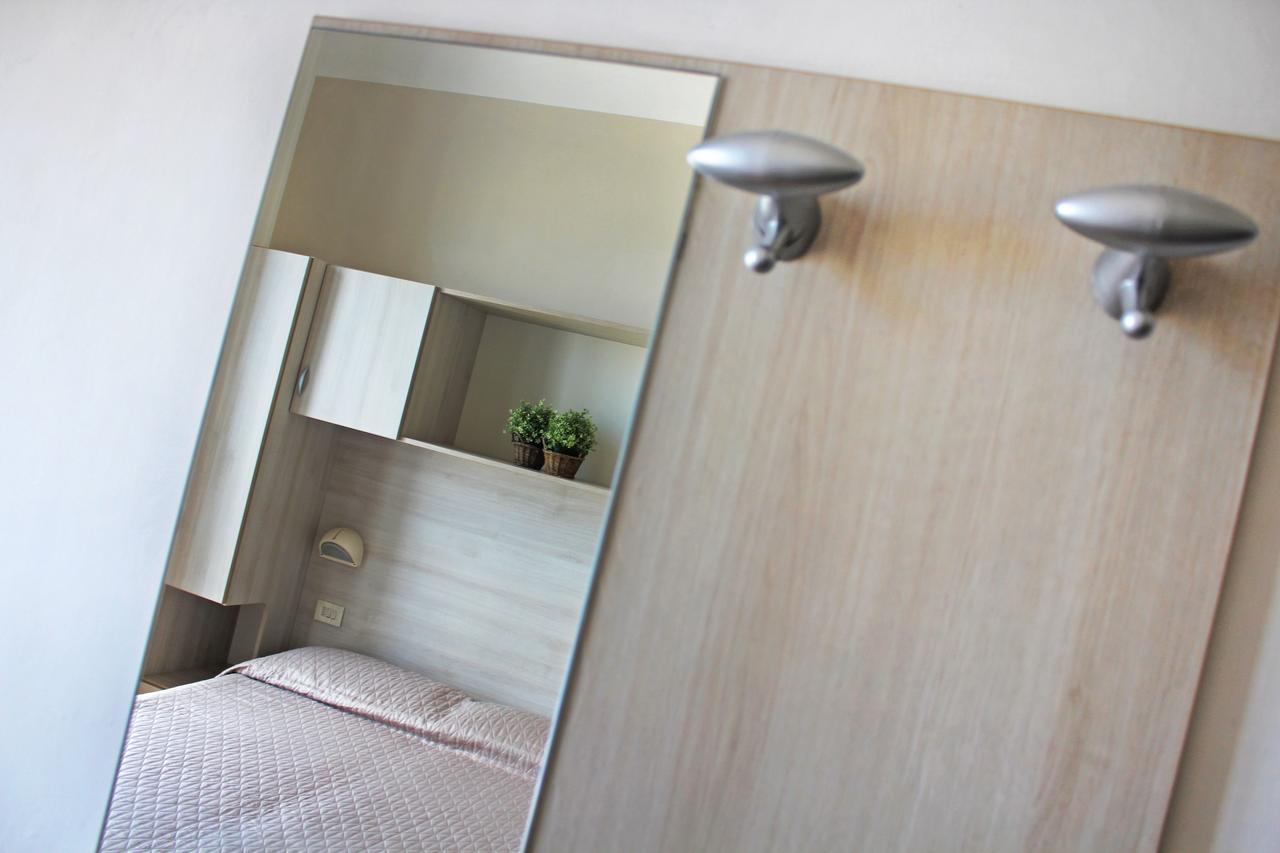 Hotel Lungomare Каттоліка Екстер'єр фото