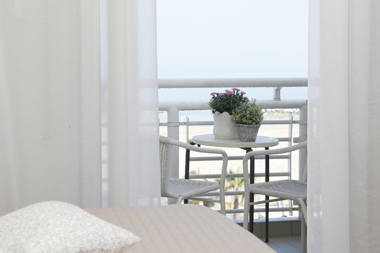 Hotel Lungomare Каттоліка Екстер'єр фото
