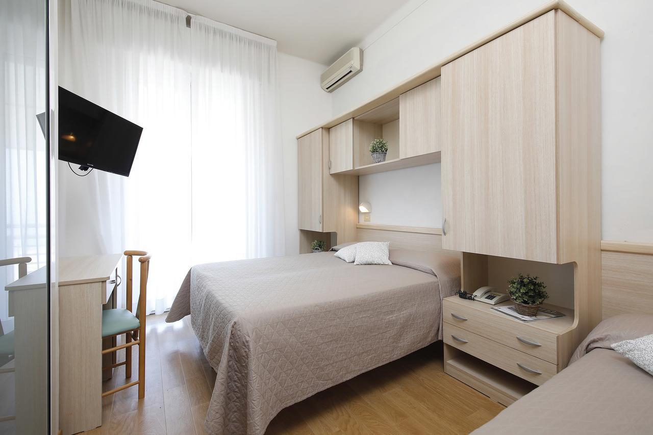 Hotel Lungomare Каттоліка Екстер'єр фото