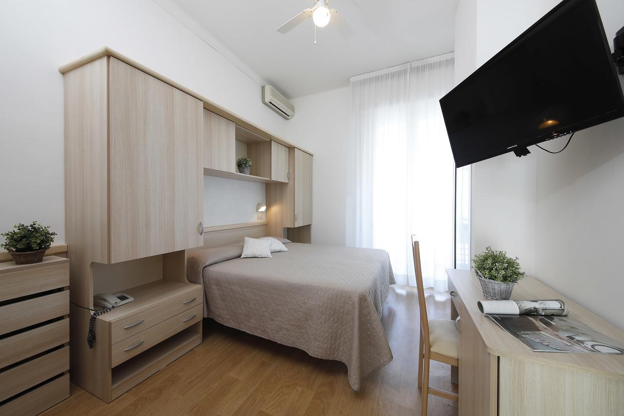 Hotel Lungomare Каттоліка Екстер'єр фото