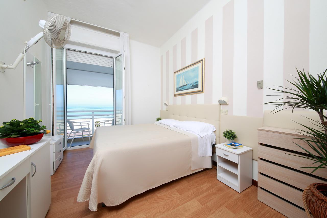 Hotel Lungomare Каттоліка Екстер'єр фото