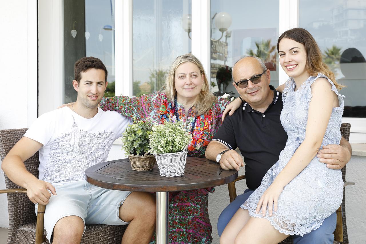 Hotel Lungomare Каттоліка Екстер'єр фото