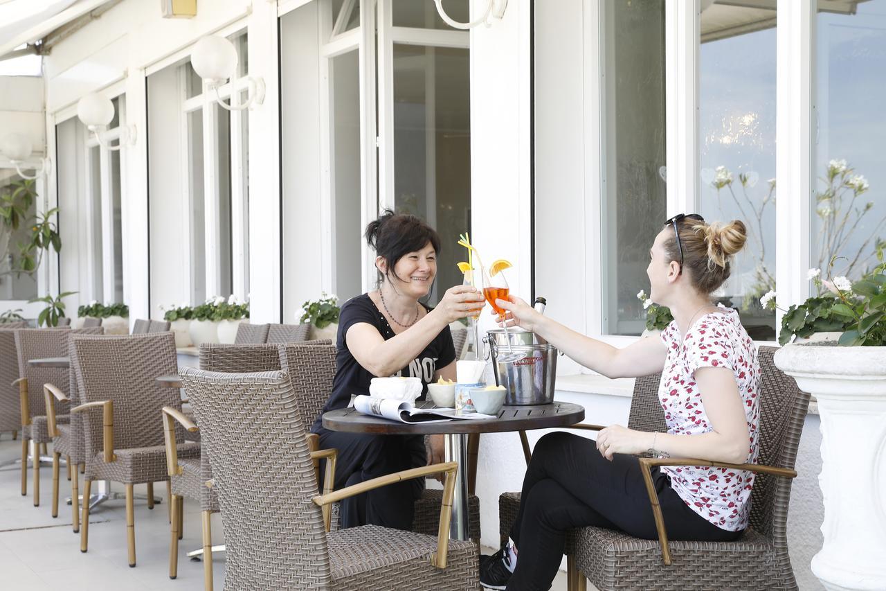 Hotel Lungomare Каттоліка Екстер'єр фото