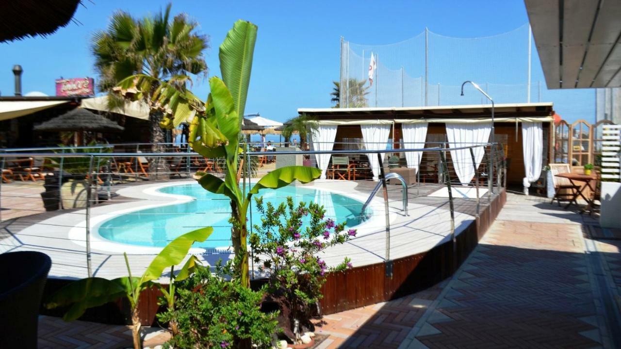 Hotel Lungomare Каттоліка Екстер'єр фото